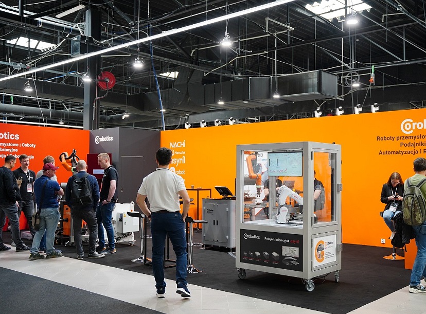 2027年波兰华沙工业及自动化展览会Warsaw Industry Automatica展馆现场,专业观众参观实况