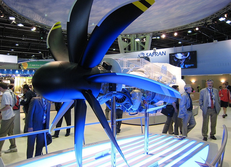2028年德国柏林航空航天展览会ILA Berlin展馆现场,专业观众参观实况