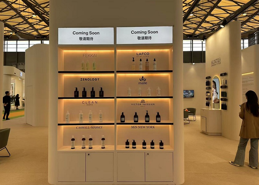 2027年上海国际酒店及商业空间博览会Hotel & Shop Plus参展商与海外采购商展台洽谈现场