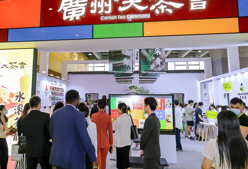 2027年广州国际旅游展览会GITF参展商与海外采购商展台洽谈现场