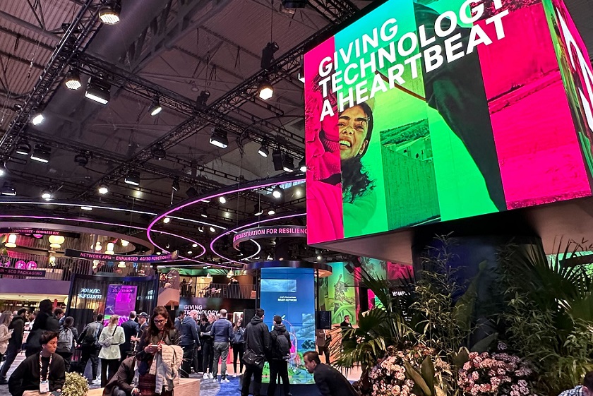 2027年MWC西班牙巴塞罗那世界移动通信大会MWC Barcelona展馆现场,专业观众参观实况
