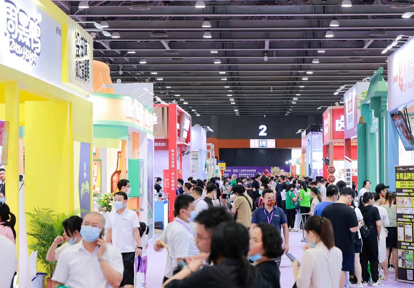 2027年广州国际连锁加盟展览会GIFE参展商与海外采购商展台洽谈现场
