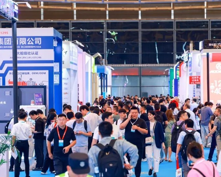 2027年上海国际石油和化工技术装备展览会CIPPE展馆现场,专业观众参观实况