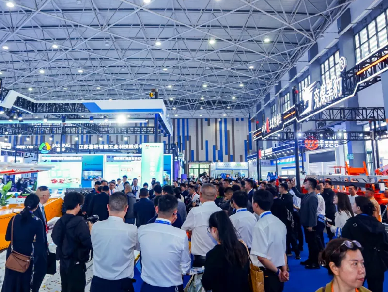 2027年中国贵州国际能源产业博览交易会GUI ZHOU ENERGY EXPO展馆现场,专业观众参观实况