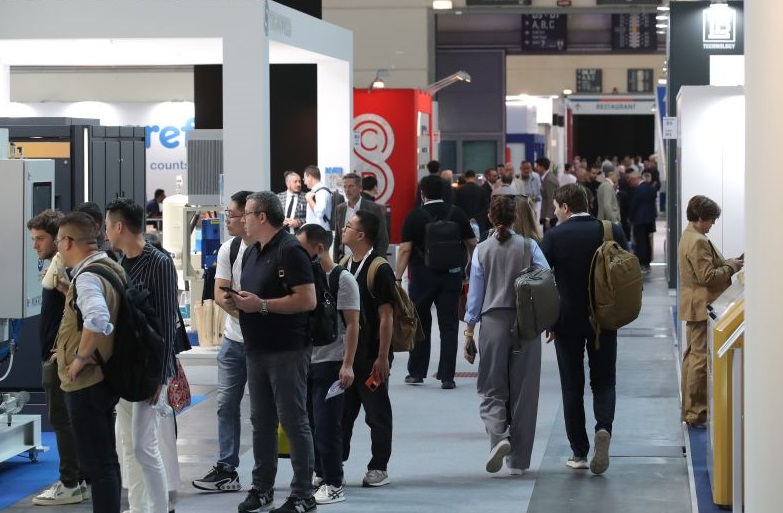 2026年意大利里米尼陶瓷工业展览会Tecna展馆现场,专业观众参观实况