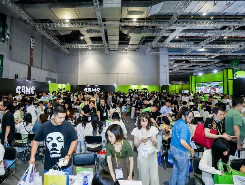 2027年上海CBME孕婴童展览会CBME SHANGHAI展馆现场,专业观众参观实况