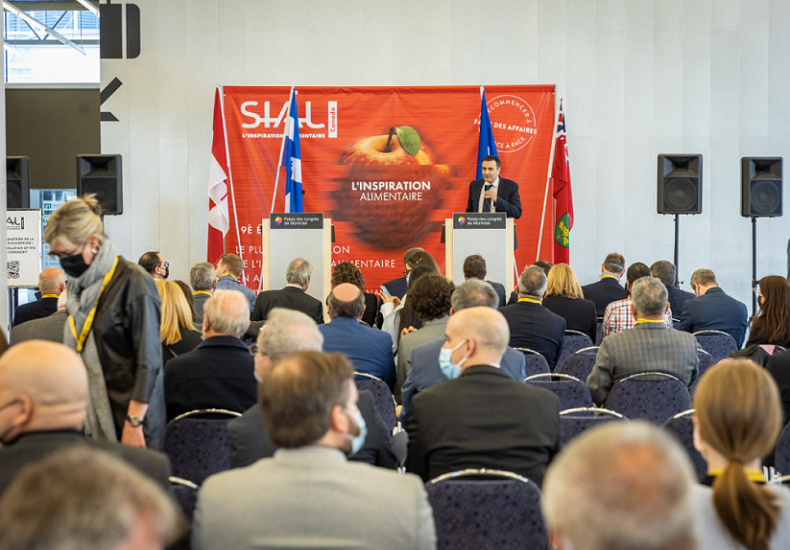 2027年加拿大食品饮料展览会SIAL Canada展馆现场,专业观众参观实况