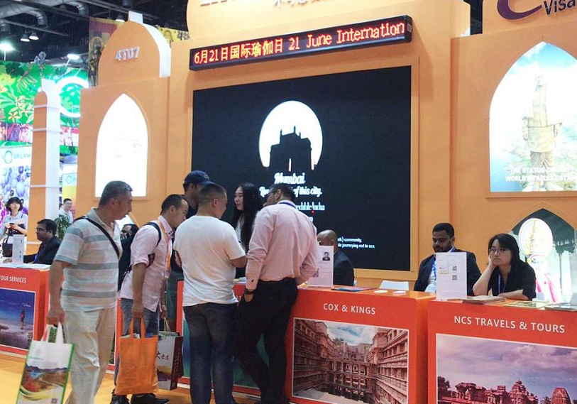 2025年北京国际旅游展览会BITE参展商与海外采购商展台洽谈现场