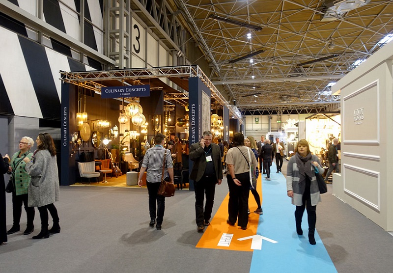 2027年英国伯明翰家具展览会January Furniture Show展馆现场，专业观众参观实况