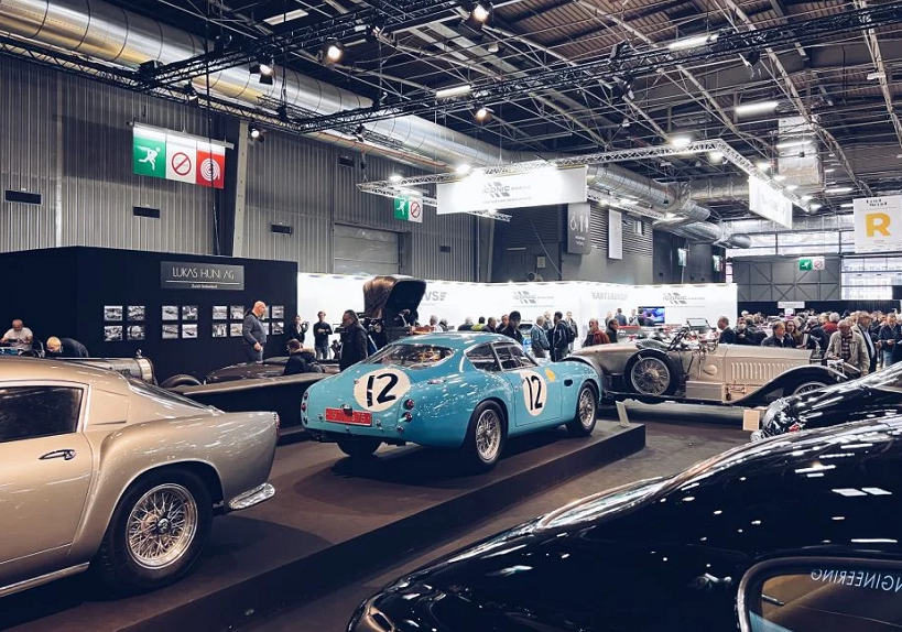 2027年法国巴黎古董汽车、摩托车展览会Retromobile展馆内部展台环境实拍