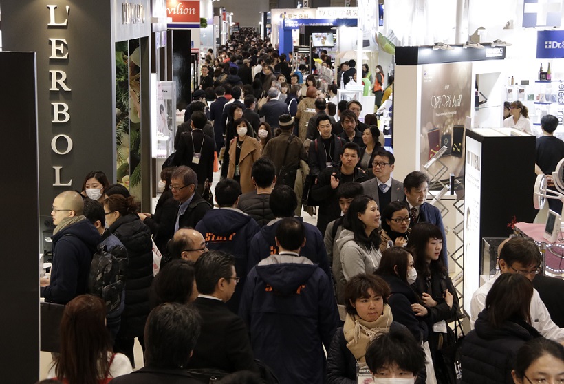 2027年日本东京美容、化妆品展览会COSME Week TOKYO展馆现场,专业观众参观实况
