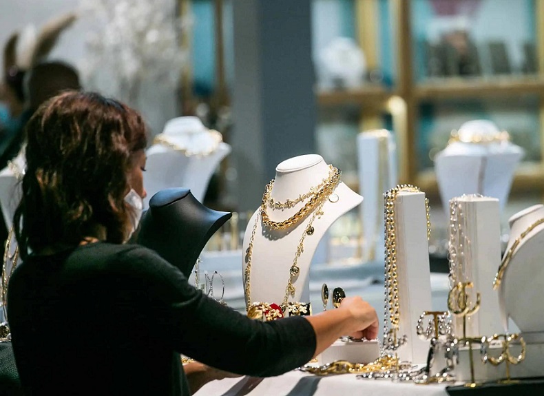 2027年意大利米兰时尚服装及珠宝配饰展Homi Fashion Jewels展馆内部展台环境实拍