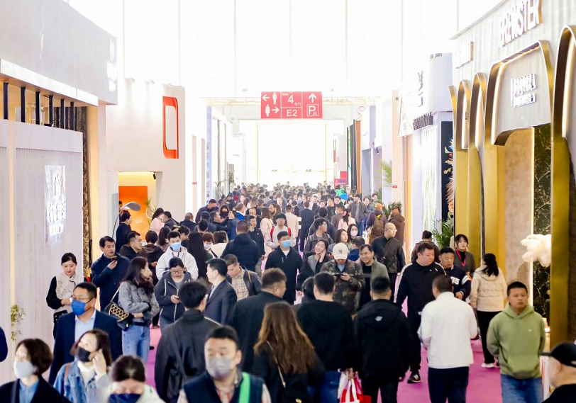 2027年北京国际家居产业博览会CHFChina Home Furnishing Expo展馆现场，专业观众参观实况
