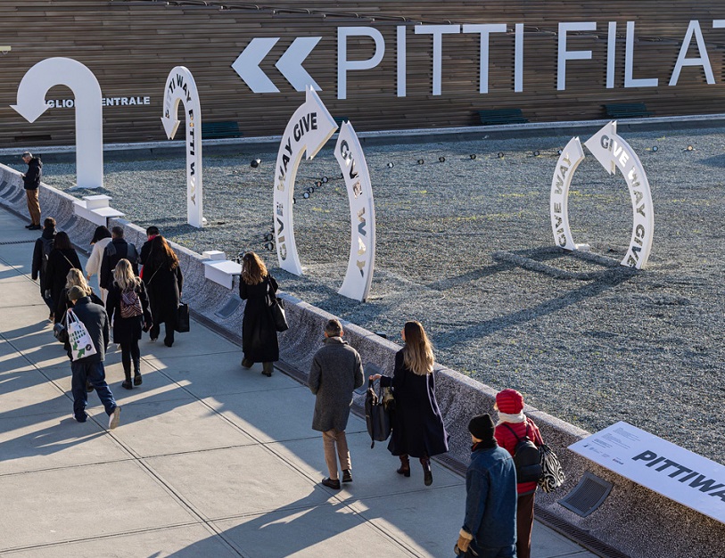 2027年意大利佛罗伦萨纺织纱线展览会Pitti Immagine Filati行业机械设备展品展台实拍