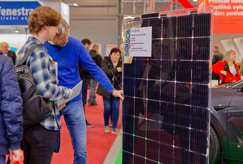 2027年捷克布拉格太阳能光伏展STRECHY PRAHA展馆现场,专业观众参观实况