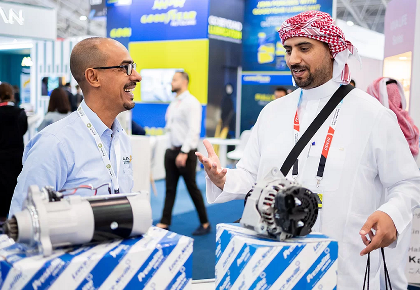2027年法兰克福沙特汽配展Automechanika Riyadh展馆现场，专业观众参观实况