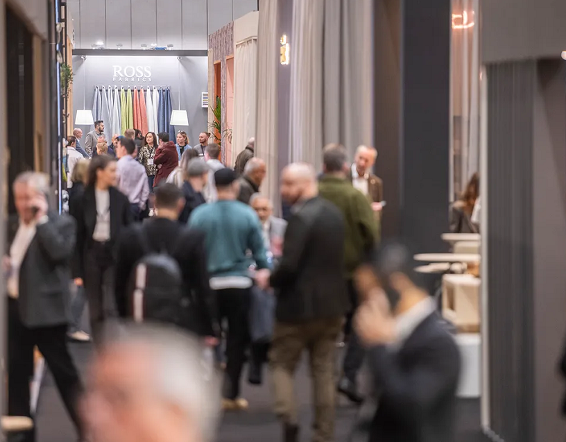 2027年英国伯明翰家具展览会January Furniture Show参展商与海外采购商展台洽谈现场