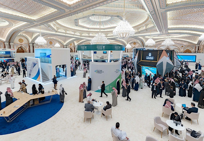 2027年沙特利雅得矿业及未来矿产论坛FMFFuture Minerals Forum参展商与海外采购商展台洽谈现场
