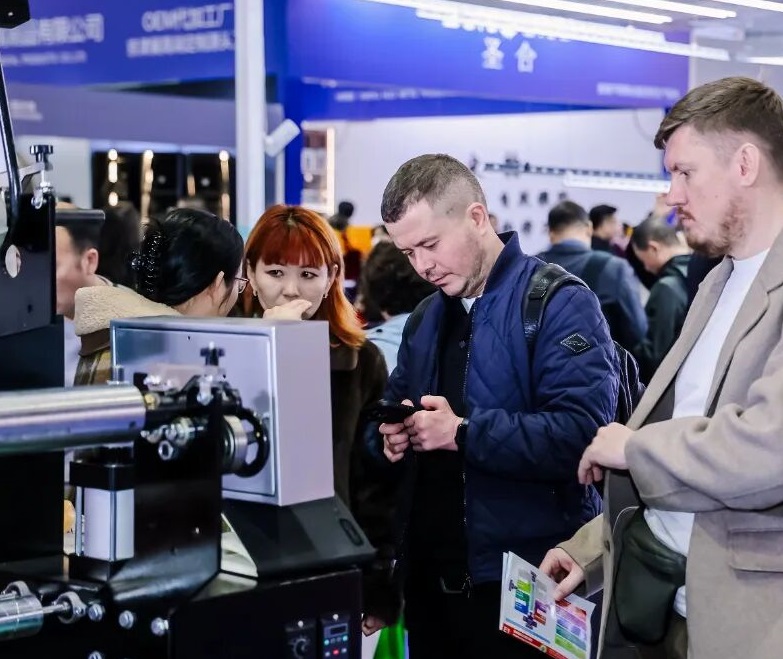 2027年北京国际家居产业博览会CHFChina Home Furnishing Expo展馆现场，专业观众参观实况