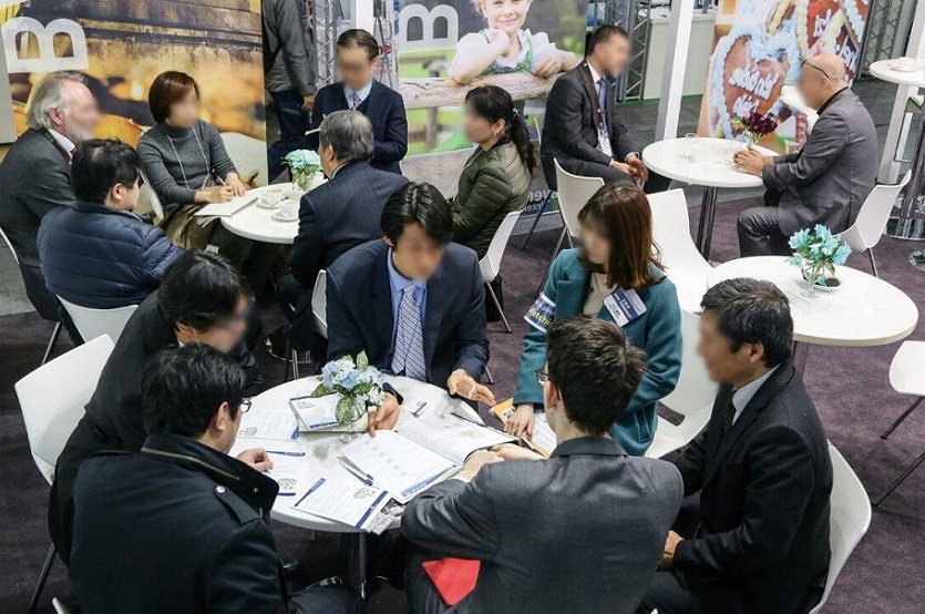 2027年日本摄影器材与影像展览会CP+展馆现场，专业观众参观实况