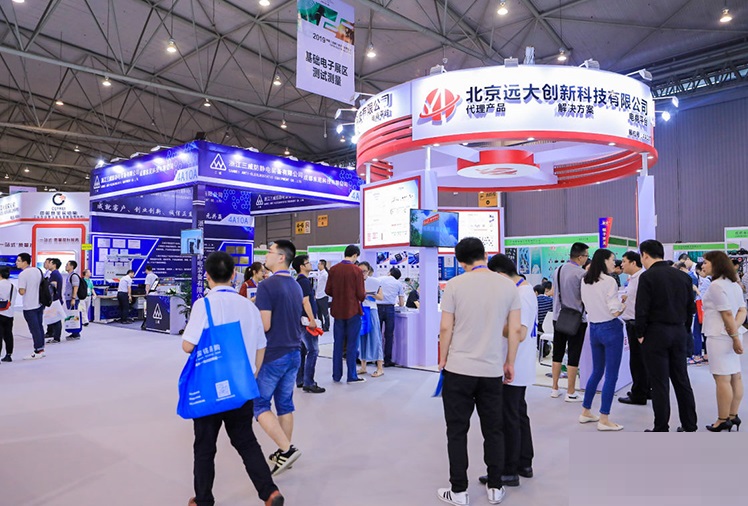 2027年中国成都电子展·西部China Electronics Fair展馆现场,专业观众参观实况