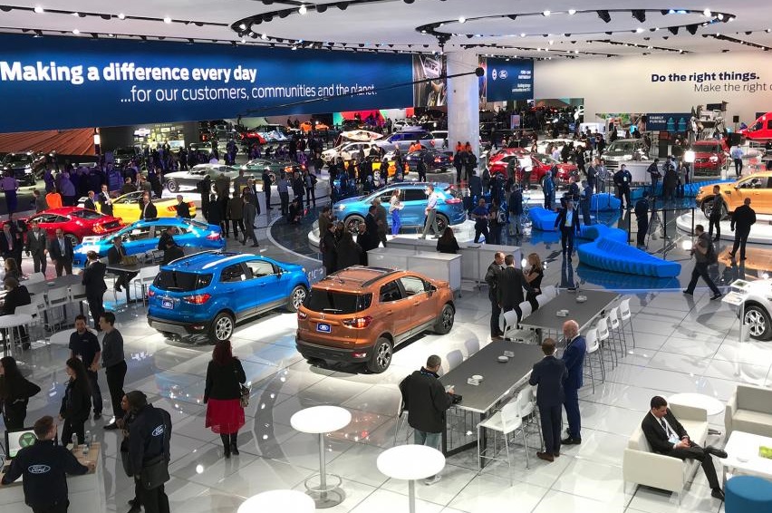 2027年北美车展-美国底特律车展Detroit Auto Show展馆现场，专业观众参观实况