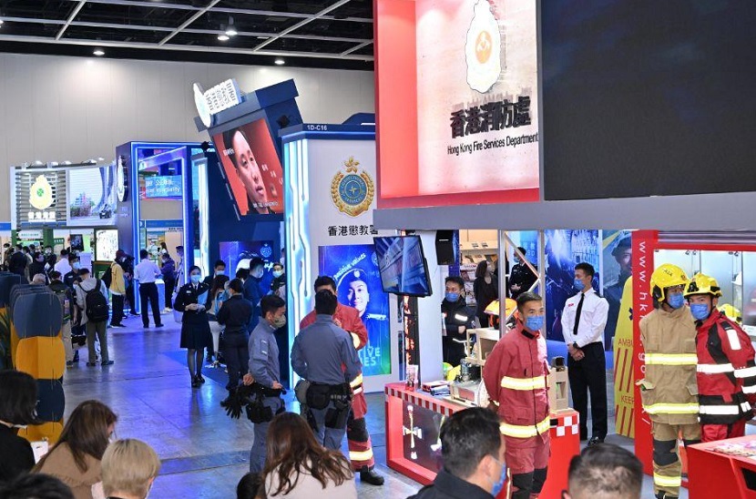 2027年香港教育及职业展览会EDUCATION&CAREERS EXPO参展商与海外采购商展台洽谈现场