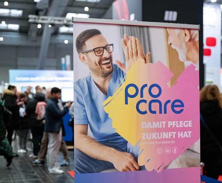 2027年德国汉诺威康复护理展览会Pro Care参展商与海外采购商展台洽谈现场