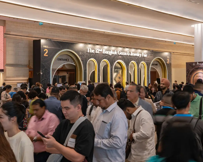 2027年泰国曼谷春季珠宝钟表及宝石展览会Bangkok Gems & Jewelry Fair展馆现场，专业观众参观实况
