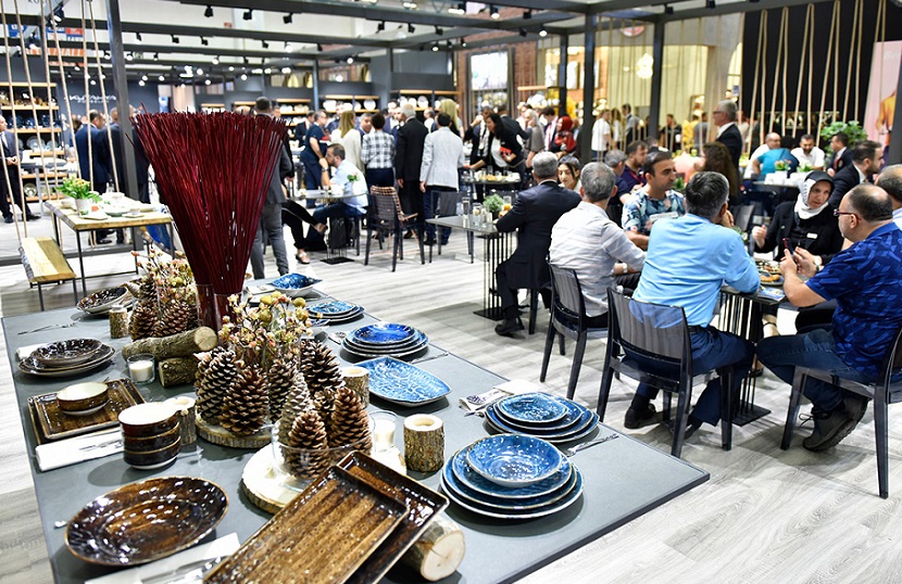2027年土耳其伊斯坦布尔家具展Istanbul Furniture Fair参展商与海外采购商展台洽谈现场