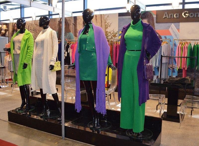 2027年巴西南部时尚服装、面料展览会Fenin Fashion参展商与海外采购商展台洽谈现场