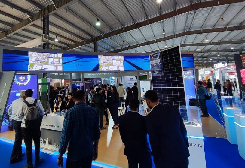 2027年印度太阳能光伏展览会Intersolar India参展商与海外采购商展台洽谈现场
