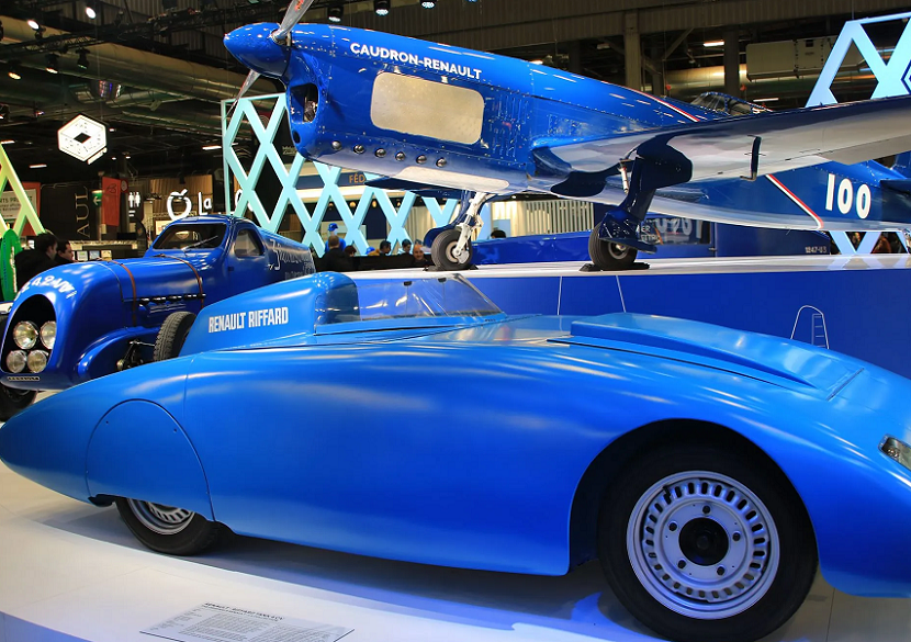 2027年法国巴黎古董汽车、摩托车展览会Retromobile参展商与海外采购商展台洽谈现场