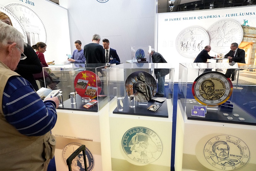 2027年德国柏林世界钱币展览会World Money Fair参展商与海外采购商展台洽谈现场