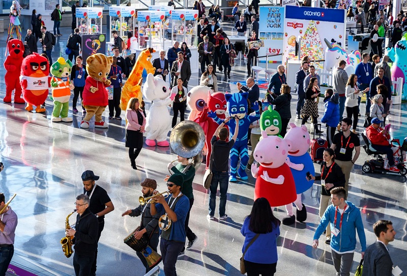 2027年美国纽约玩具展览会Toyfair NewYorkToyfair NY参展商与海外采购商展台洽谈现场