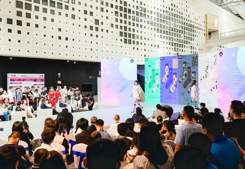 2027年上海袜交会-上海国际袜业采购交易展CHPE展馆现场,专业观众参观实况