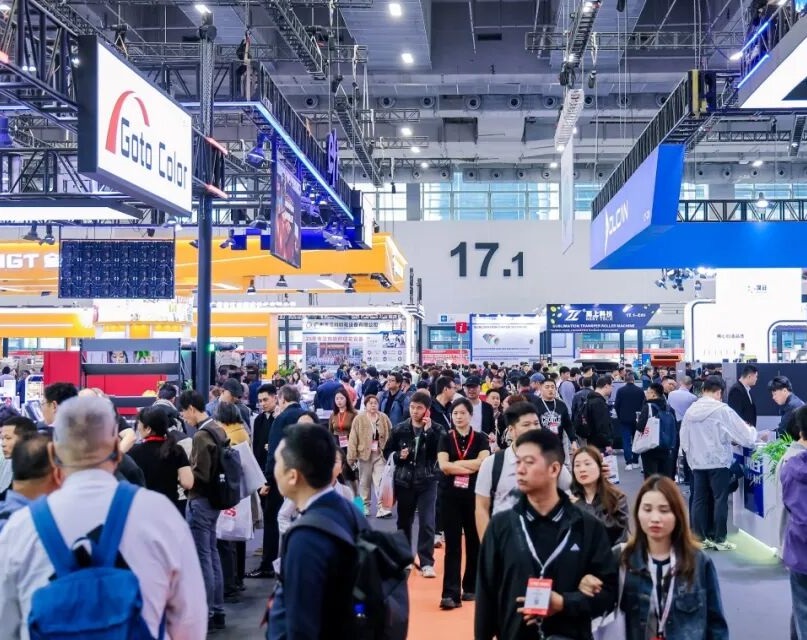 2027年迪培思广州国际广告展DPES SIGN EXPO CHINA参展商与海外采购商展台洽谈现场