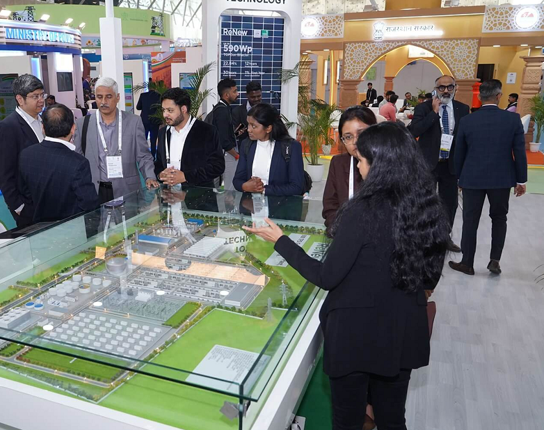 2027年印度石油天然气展-印度能源周India Energy Week展馆现场,专业观众参观实况