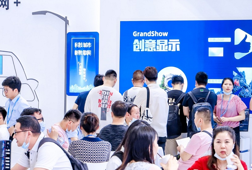 2027年深圳国际广告新科技春交会SIGN CHINA展馆现场，专业观众参观实况