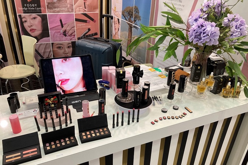 2027年日本东京美容、化妆品展览会COSME Week TOKYO参展商与海外采购商展台洽谈现场