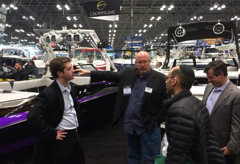 2027年美国诺维游艇展览会DETROIT BOAT SHOW展馆现场,专业观众参观实况