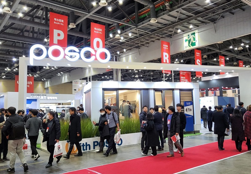2027年韩国建筑建材展览会KOREA BUILD WEEK参展商与海外采购商展台洽谈现场
