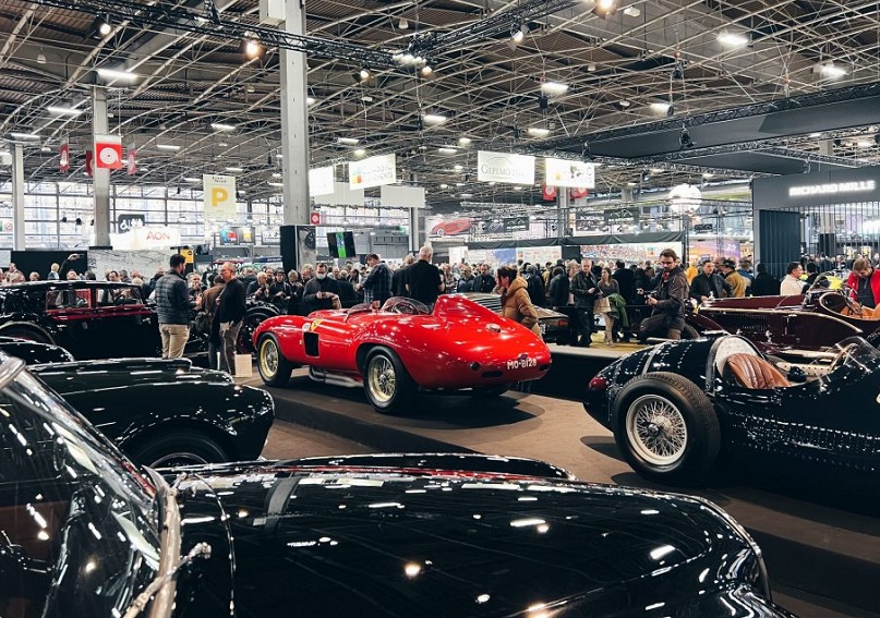 2027年法国巴黎古董汽车、摩托车展览会Retromobile展会现场产品演示与行业交流活动