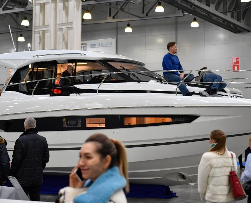 2027年俄罗斯莫斯科游艇展览会Moscow Boat Show参展商与海外采购商展台洽谈现场