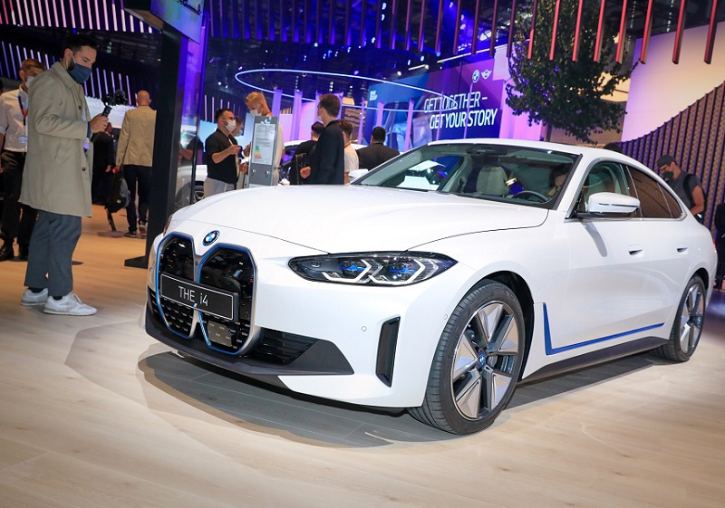 2027年日本东京汽车技术展览会Automotive World展馆现场,专业观众参观实况