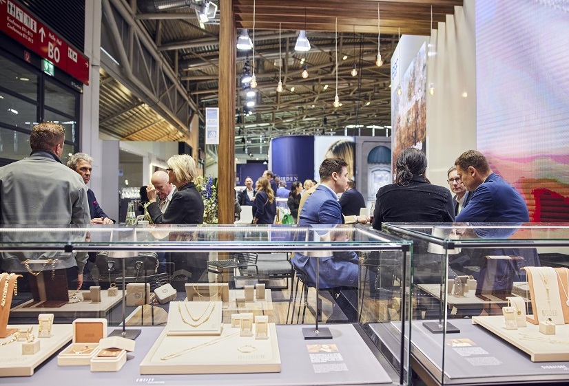 2027年德国慕尼黑珠宝钟表展览会INHORGENTA参展商与海外采购商展台洽谈现场