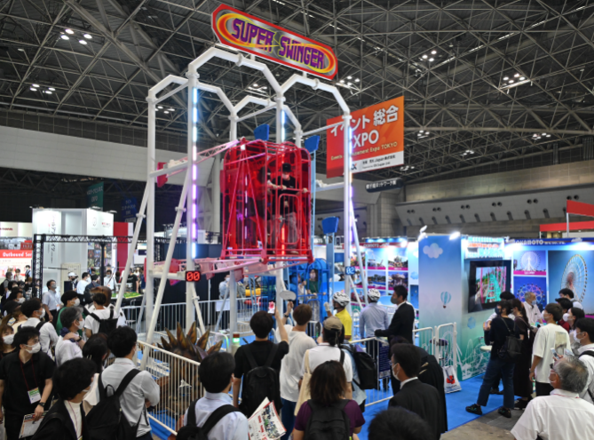 2027年日本东京游乐设备展览会AMLEX参展商与海外采购商展台洽谈现场