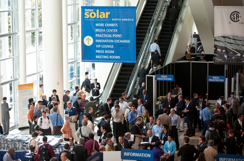 2027年美国圣地亚哥太阳能技术展Intersolar North America展馆现场,专业观众参观实况