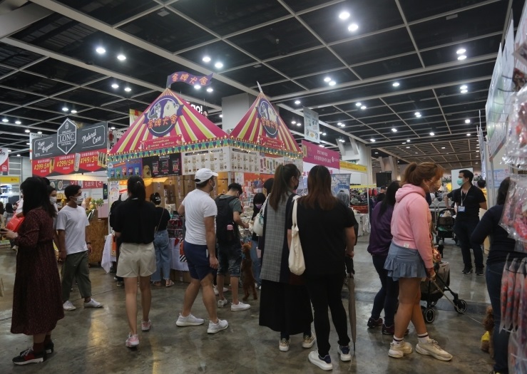 2027年香港国际宠物用品展-香港宠物节CSL展馆现场，专业观众参观实况