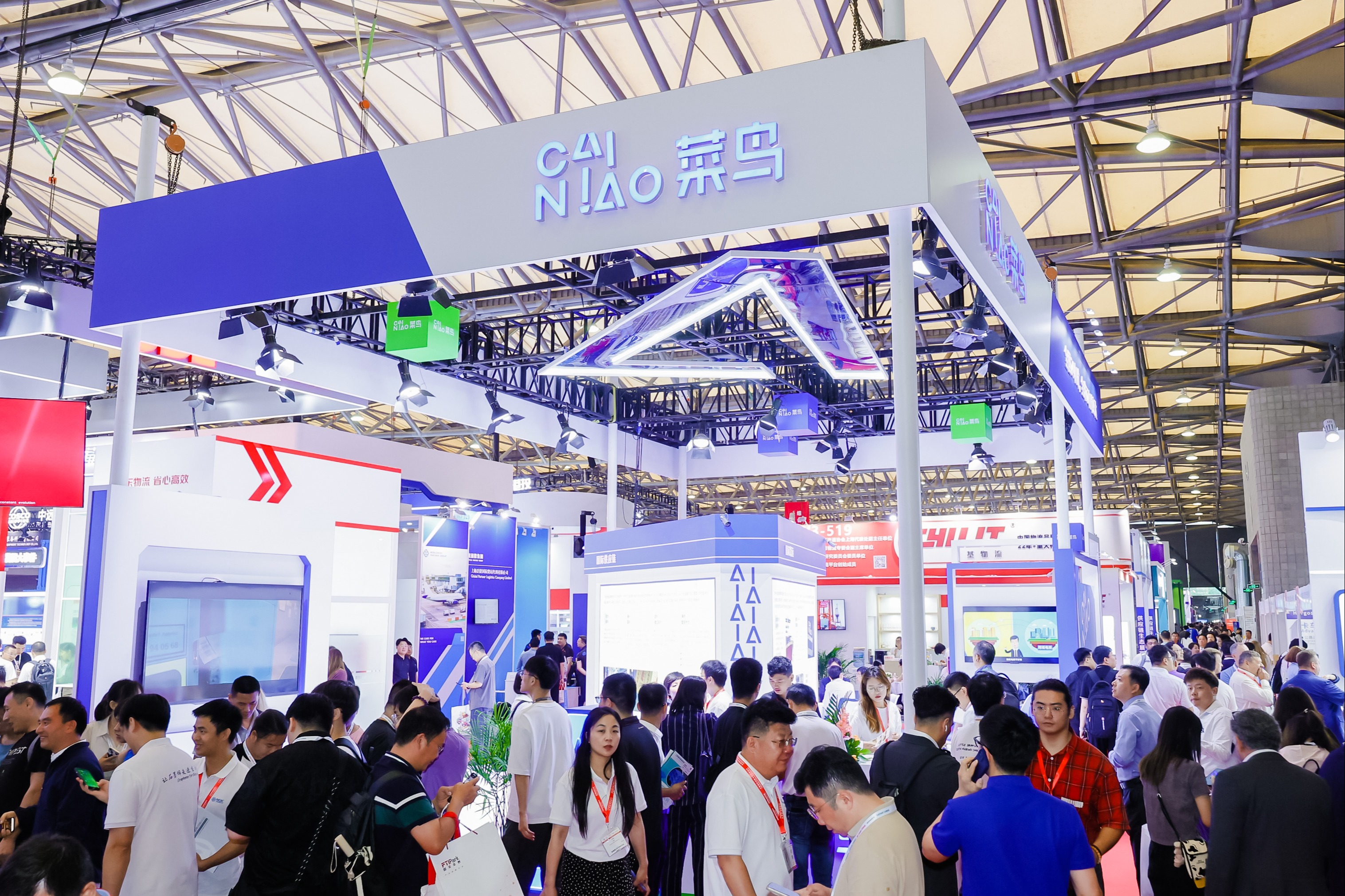 2028年上海国际航空货运展览会Air Cargo China行业机械设备展品展台实拍